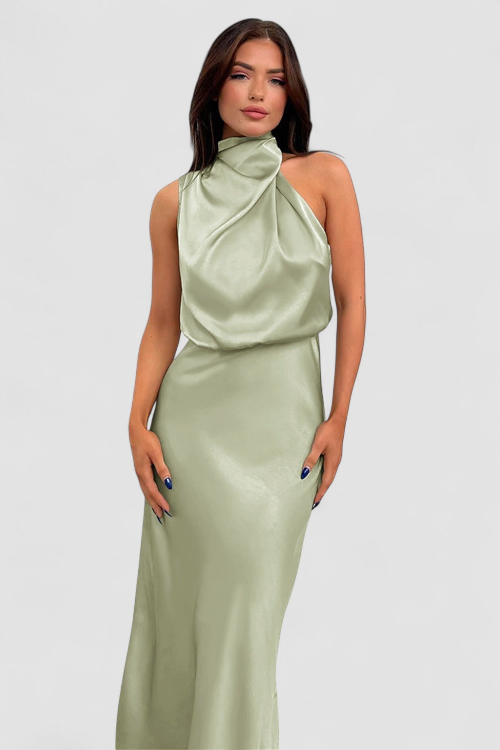 Nordiq™ | Glamorös look i satin med halterneck