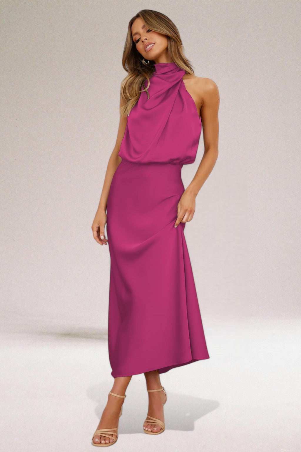Nordiq™ | Glamorös look i satin med halterneck