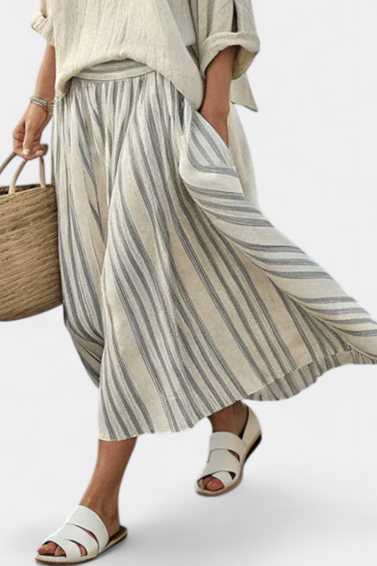 Komplett Casual Daisy med Oversize Blus och Randig Midi Kjol i Bambu Linne för en Elegant och Bekväm Stil