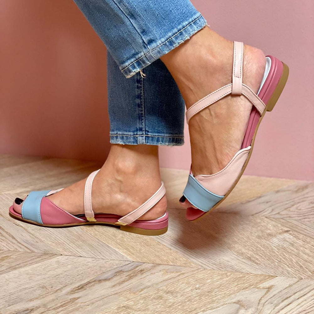 Ellela™ | Asymmetriska rosa sandaler med färgblock