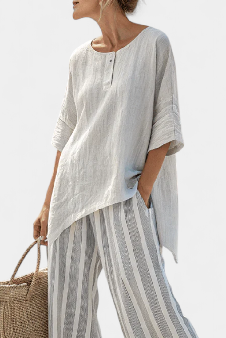 Komplett Daisy med Asymmetrisk Blus och Randiga Byxor för en Modern och Elegant Stil