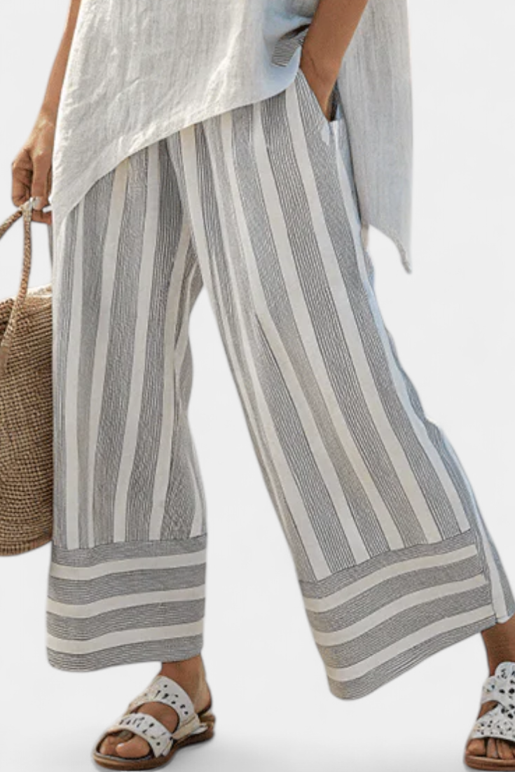 Komplett Daisy med Asymmetrisk Blus och Randiga Byxor för en Modern och Elegant Stil