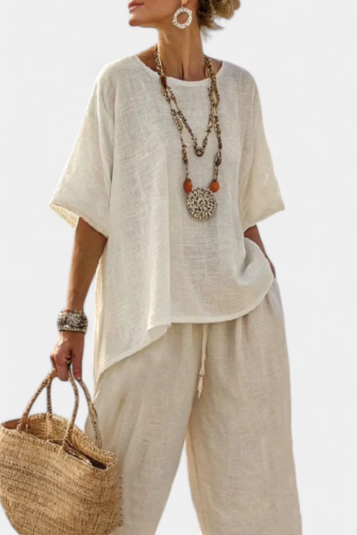 Komplett Minimalistisk Daisy i råa toner med oversized blus och vida byxor för en enkel och elegant stil